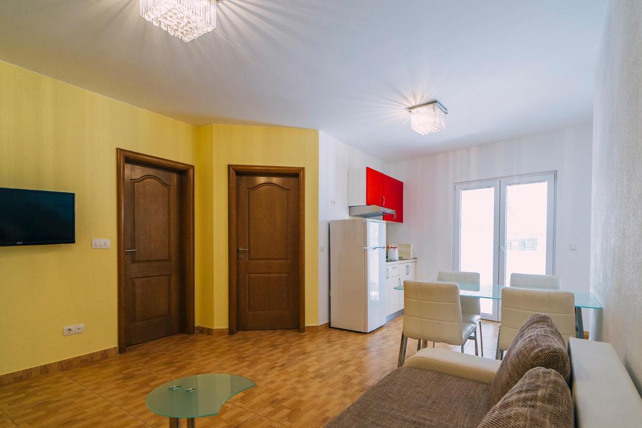 Apartments Luxur Center Башка-Вода Екстер'єр фото
